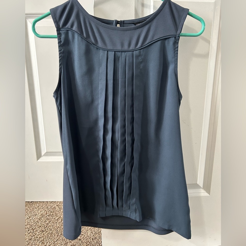 Women’s size small Ann Taylor dressy tank top